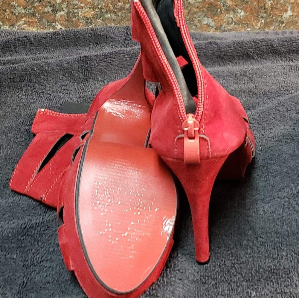 Lafer Heels - Picture 2 of 3